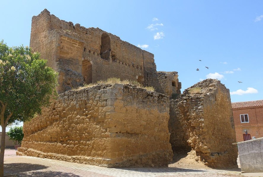 Torre Fortaleza (Ruinas), Spain